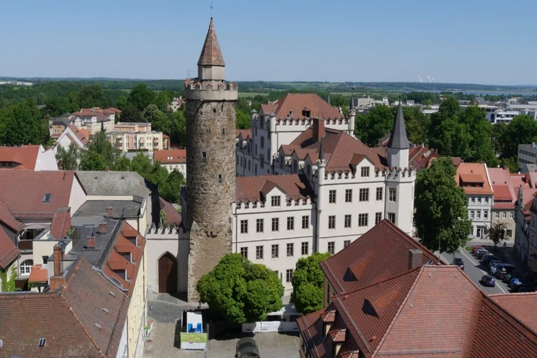 Auf dem Bild ist das Gebäude des Finanzamtes Bautzen zu erkennen.