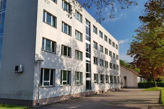 Auf dem Bild ist das Gebäude des Finanzamtes Döbeln zu erkennen.