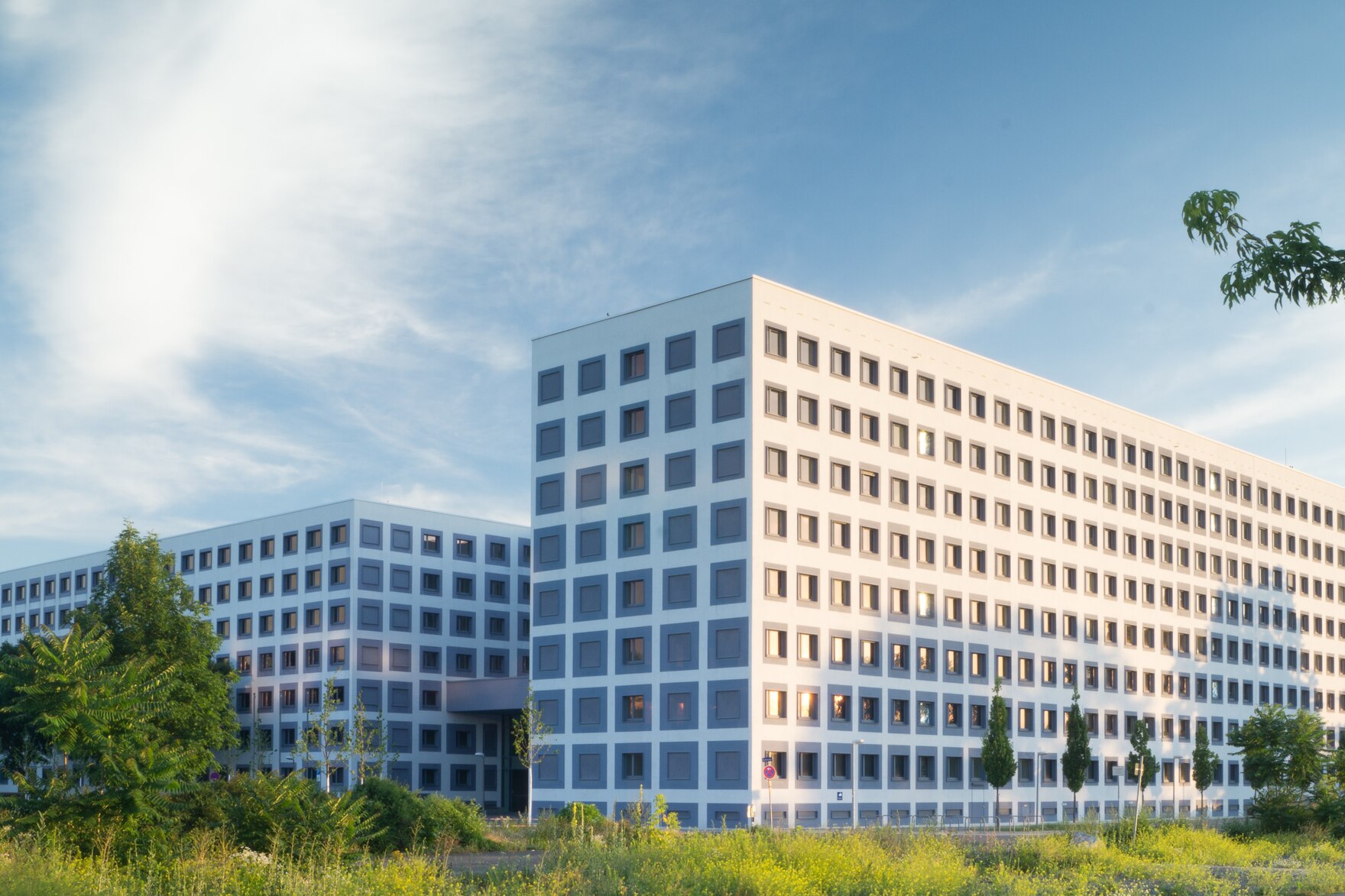 Auf dem Bild ist das Gebäude des Finanzamtes Dresden-Süd zu erkennen.