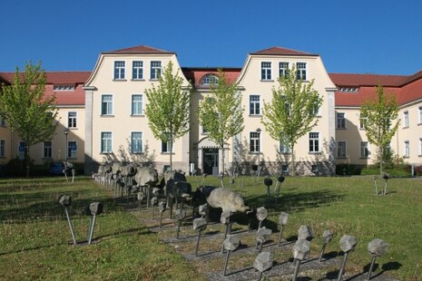 Auf dem Bild ist das Gebäude des Finanzamtes Meißen zu erkennen.