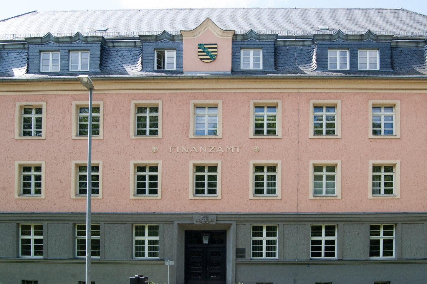 Auf dem Bild ist das Gebäude des Finanzamtes Mittweida zu erkennen.