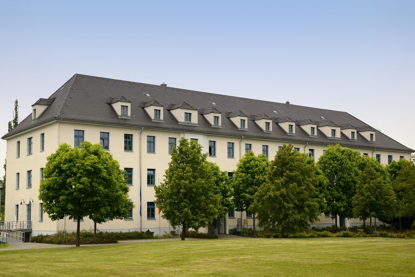 Auf dem Bild ist das Gebäude des Finanzamtes Oschatz zu erkennen.
