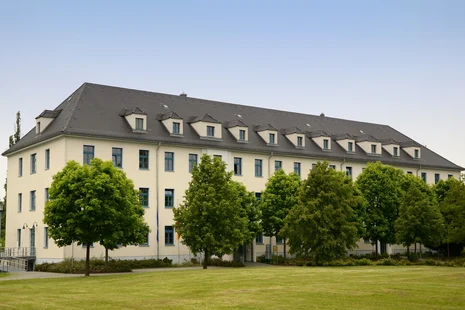 Auf dem Bild ist das Gebäude des Finanzamtes Oschatz zu erkennen.