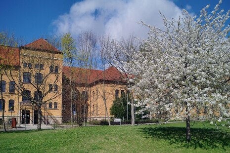 Auf dem Bild ist das Gebäude des Finanzamtes Plauen zu erkennen.