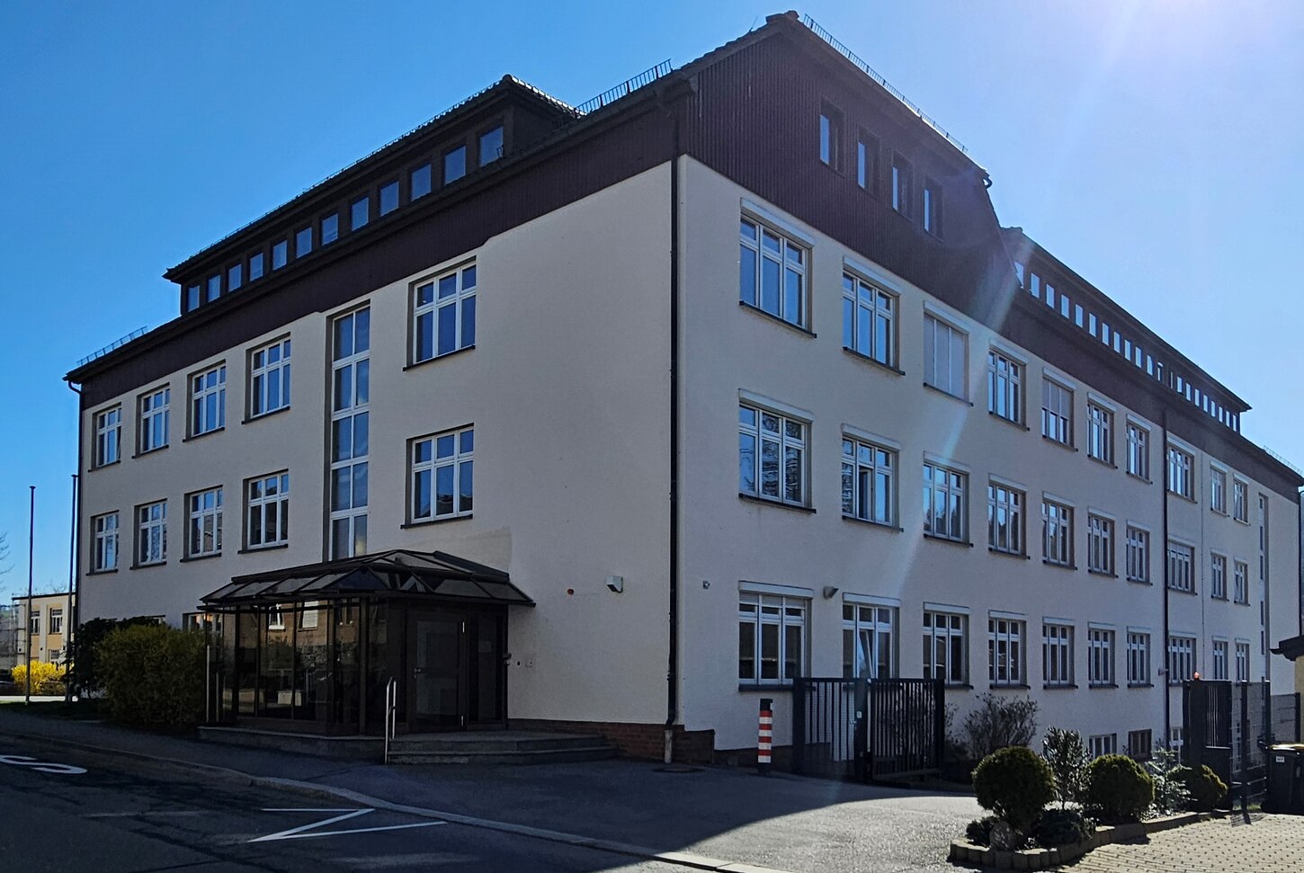 Auf dem Bild ist das Gebäude des Finanzamtes Zschopau zu erkennen.