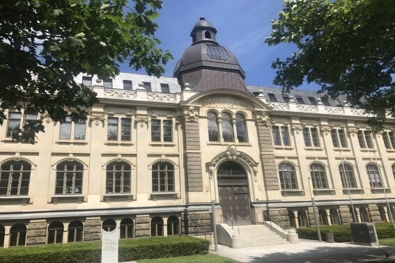 Auf dem Bild ist das Gebäude des Finanzamtes Zwickau zu erkennen.